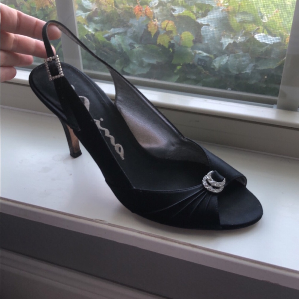 Formal satin shoe
